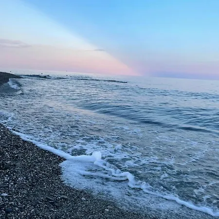 בית הארחה Sunrise ברנקאלאונה מרינה